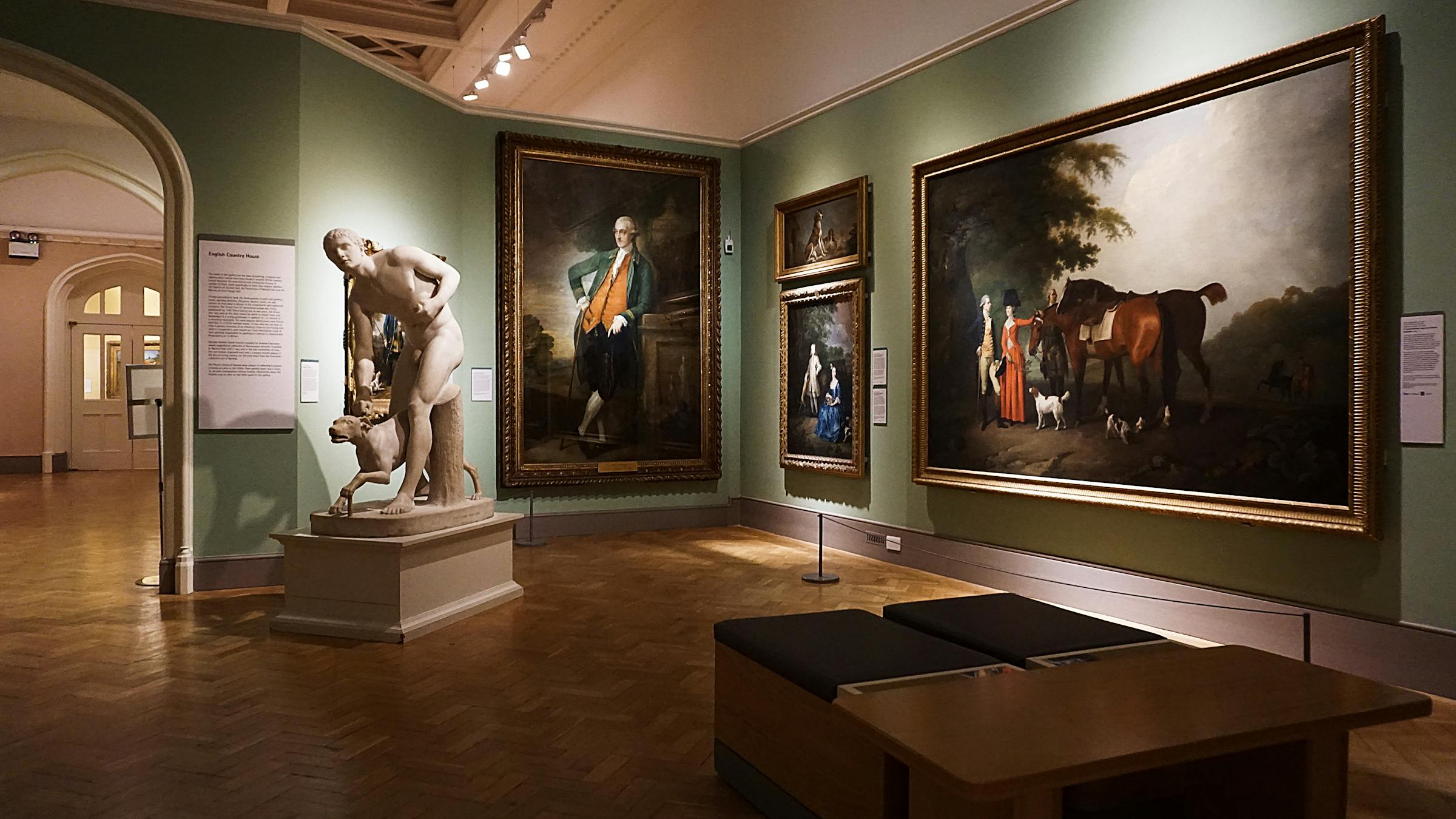 Klassisches Museum mit Gemälden und Skulpturen — 3D-Rundgang